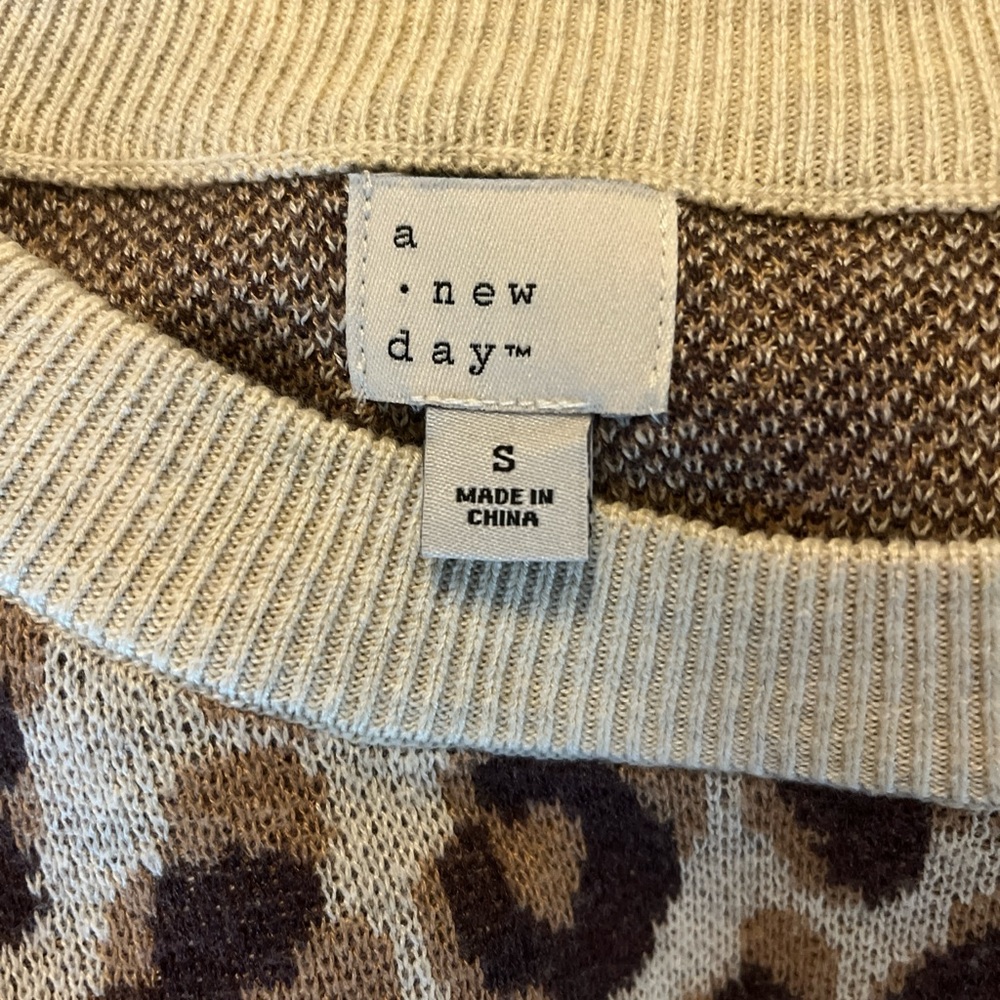 Leopard Print Pullover - Picture 8 of 8